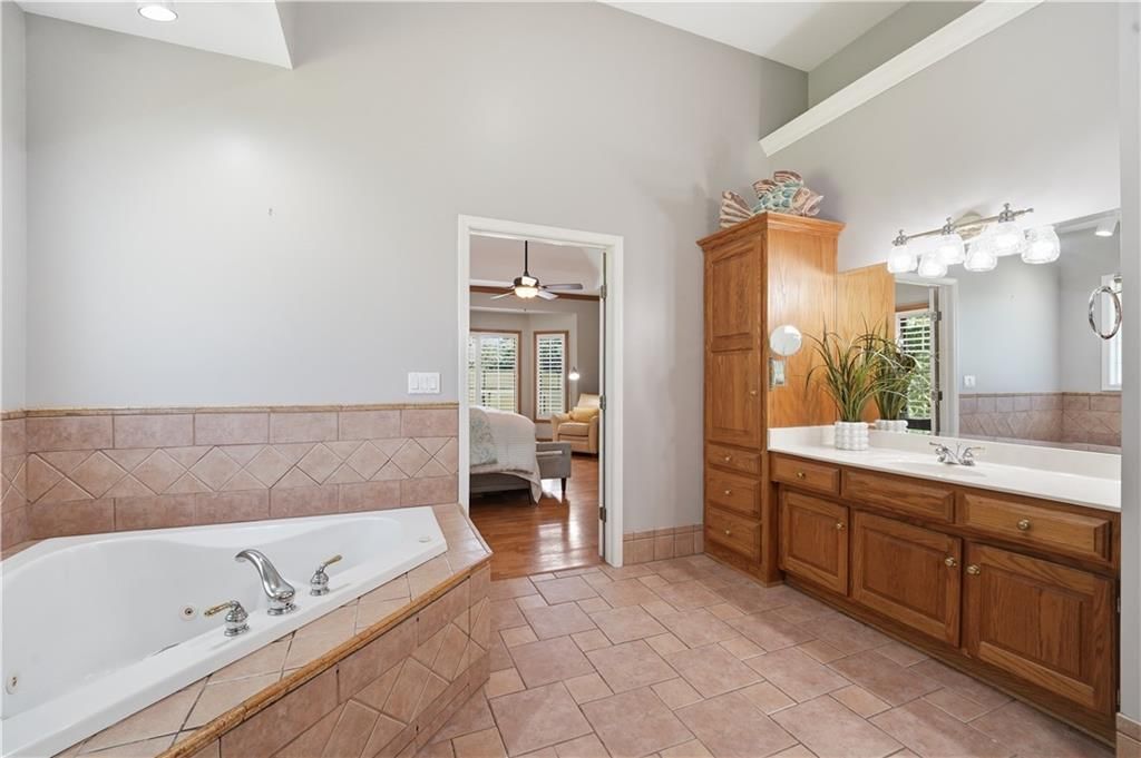 579 N Winnebago Drive — photo 34