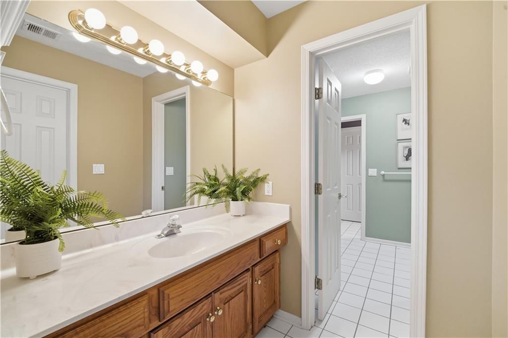579 N Winnebago Drive — photo 37
