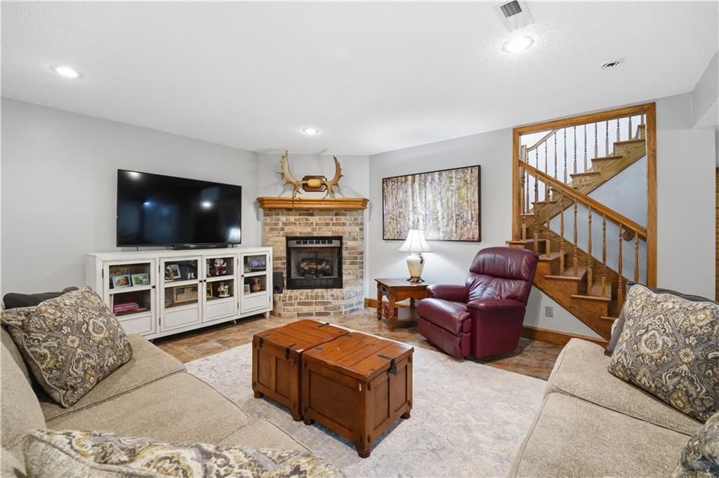 579 N Winnebago Drive — photo 46