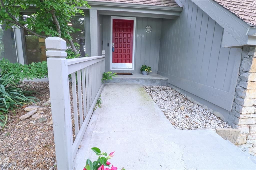 16015 Meadow Lane — photo 2