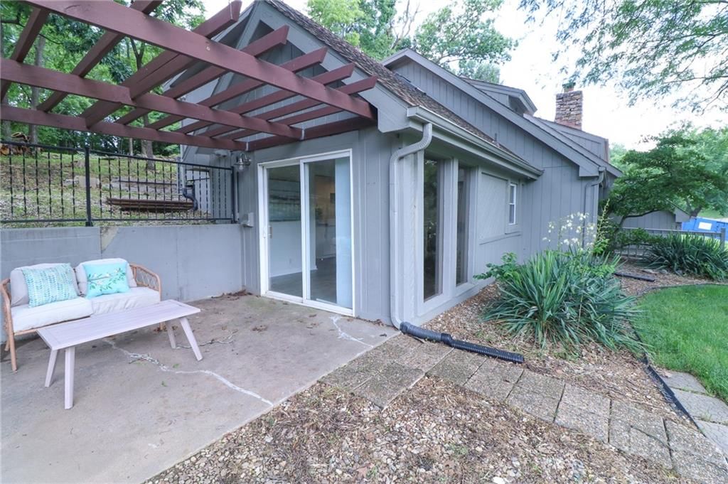 16015 Meadow Lane — photo 3
