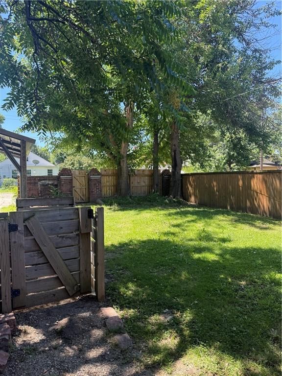 2424 Olive Street — photo 17