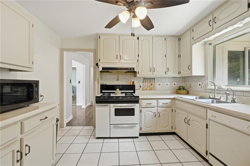 511 E 92nd Street — photo 31