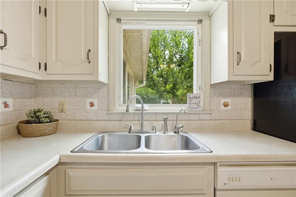 511 E 92nd Street — photo 32