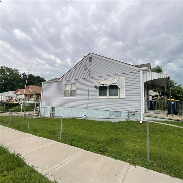 4100 E Linwood Boulevard — photo 2