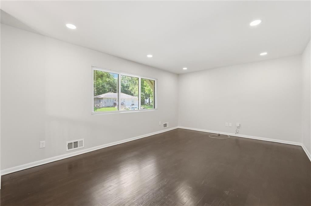 5012 Powell Avenue — photo 8