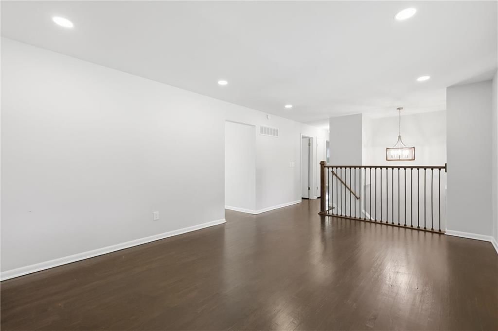 5012 Powell Avenue — photo 9