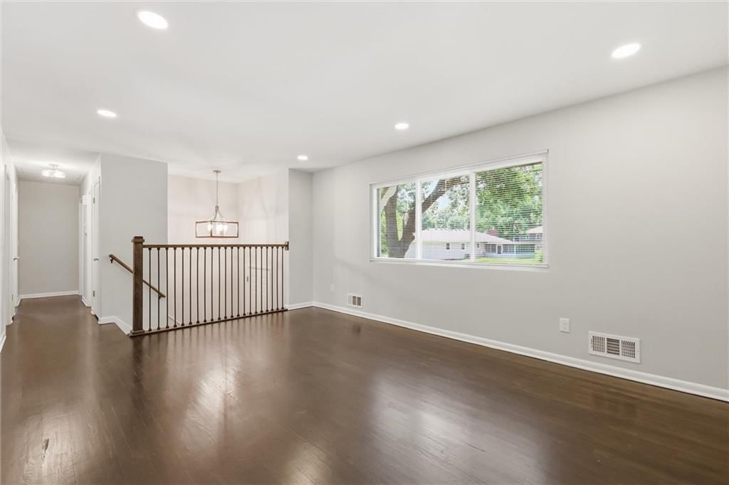 5012 Powell Avenue — photo 10