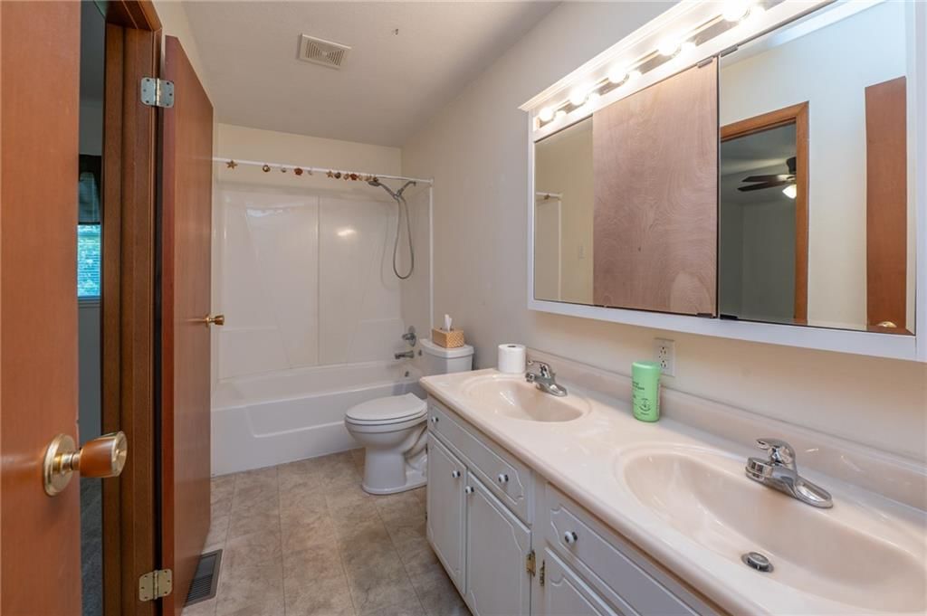 2411 Beechwood Boulevard — photo 7