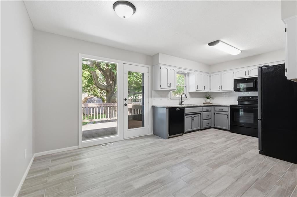 10216 N Main Street — photo 7