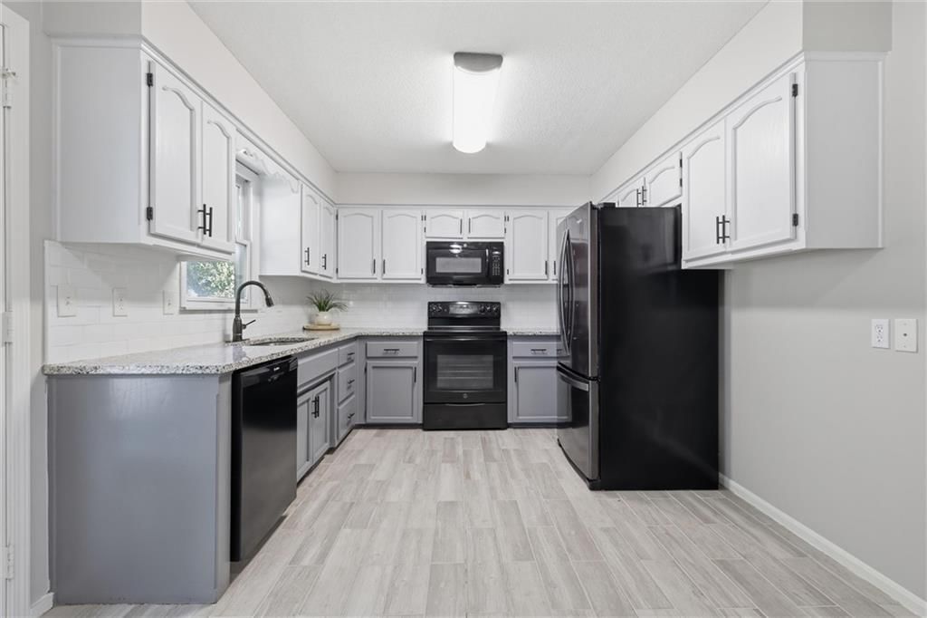 10216 N Main Street — photo 8