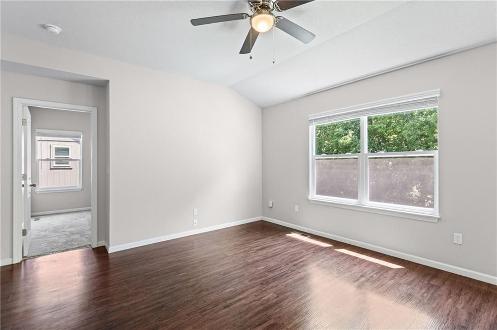717 Samantha Lane — photo 4