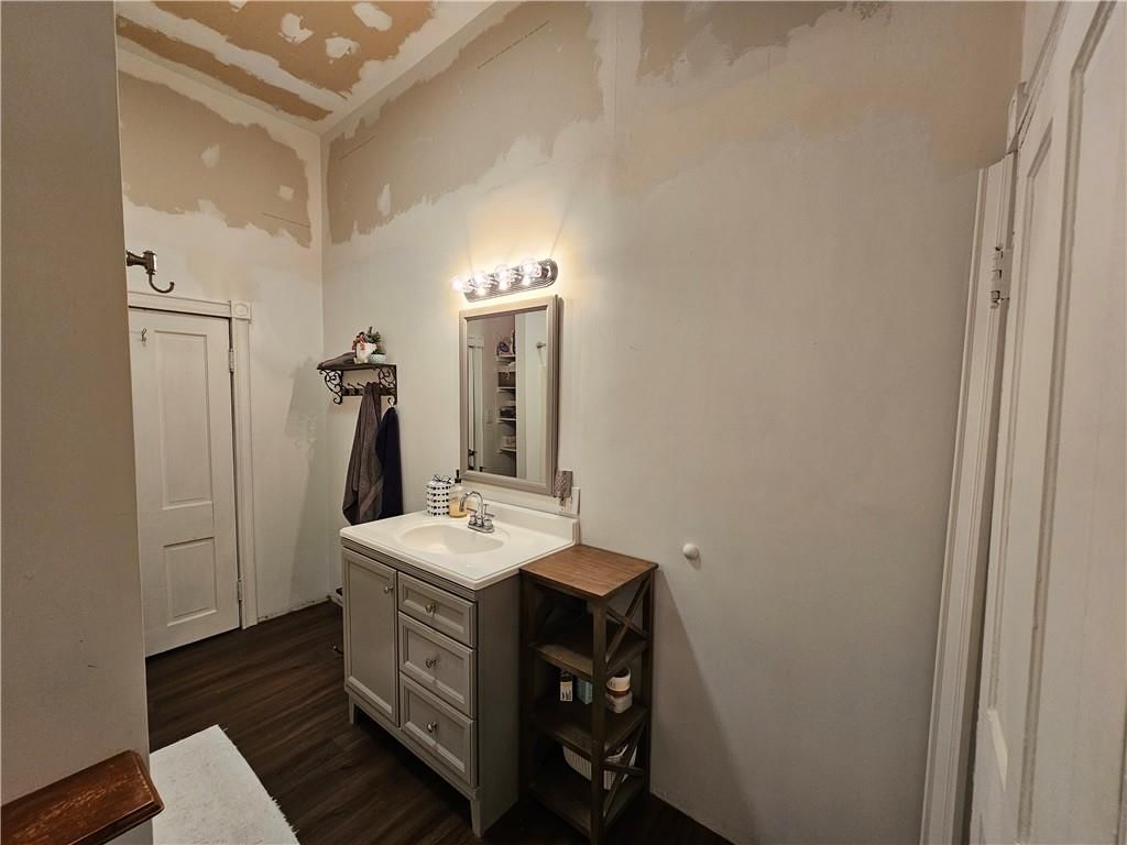 124 W Grand Street — photo 18