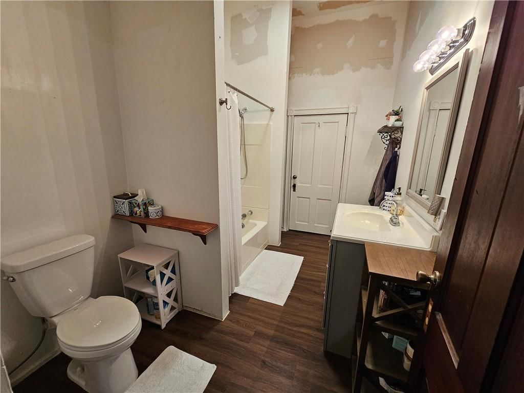124 W Grand Street — photo 19