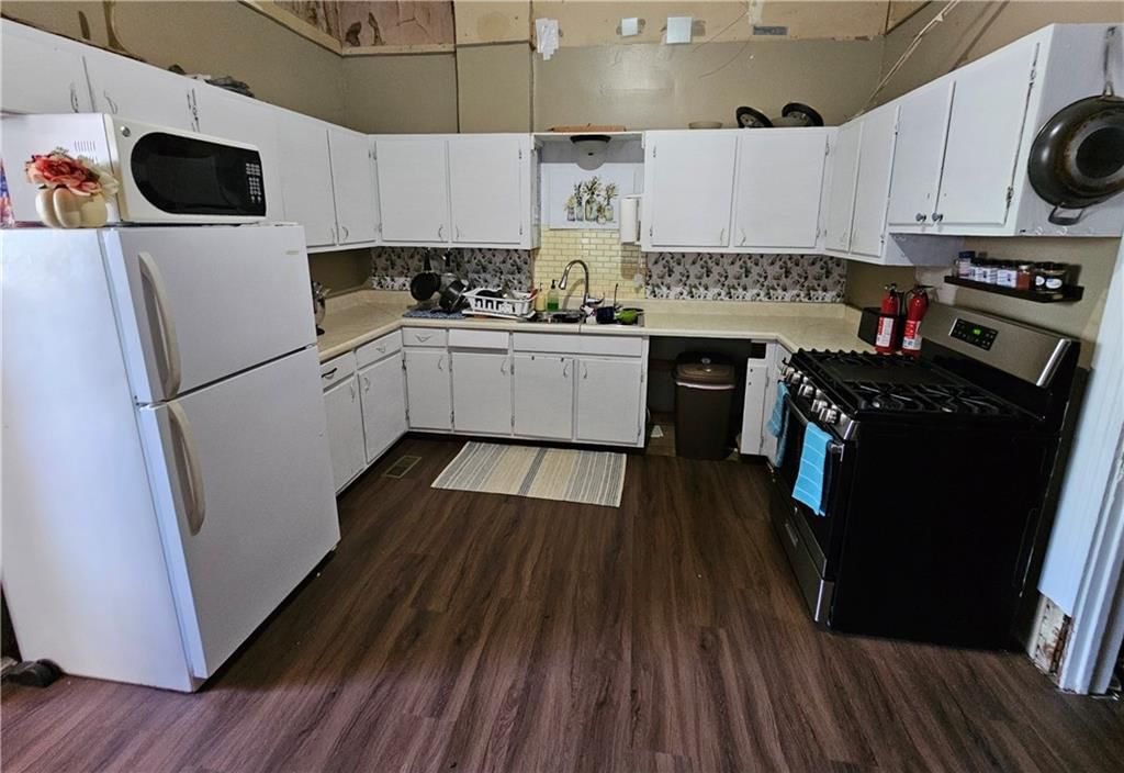124 W Grand Street — photo 22
