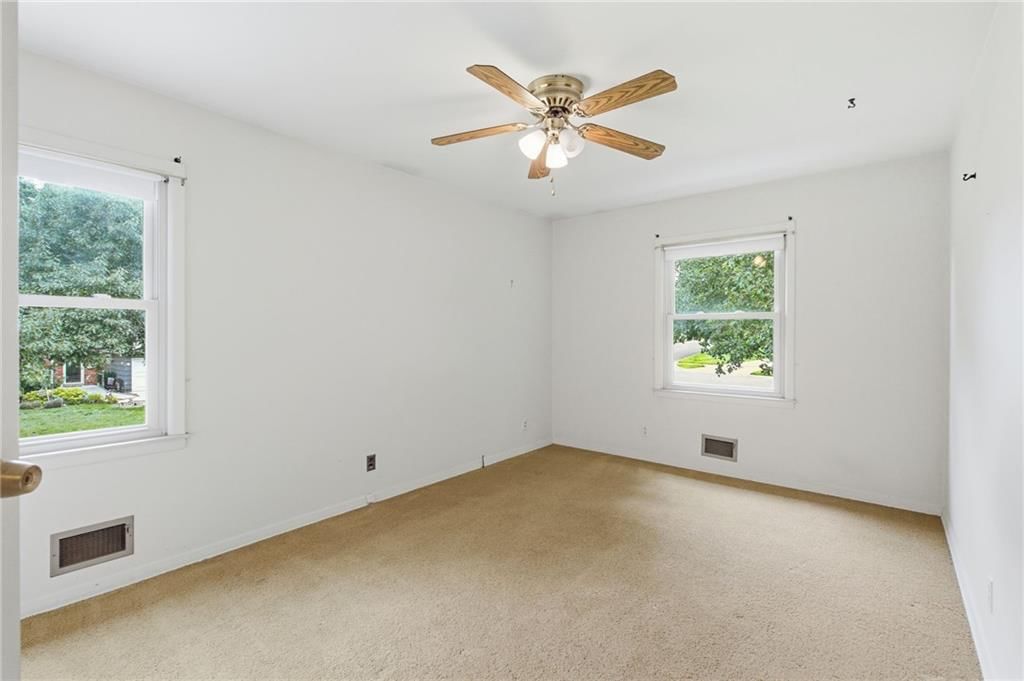 9409 W 89th Street — photo 32