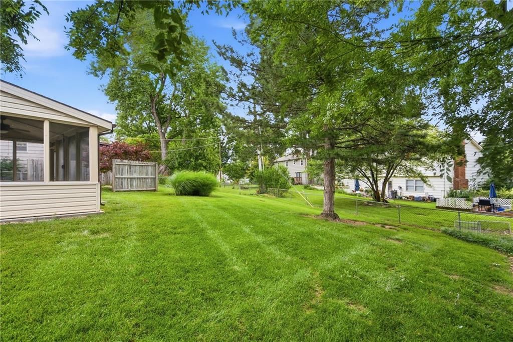 9409 W 89th Street — photo 42