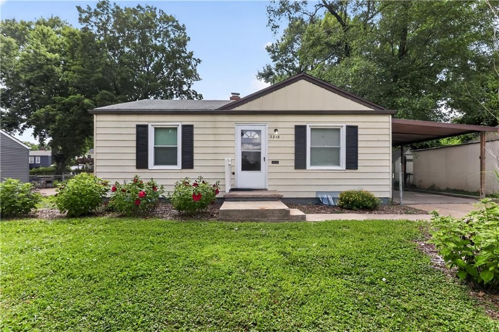 2218 S Overton Avenue — photo 1