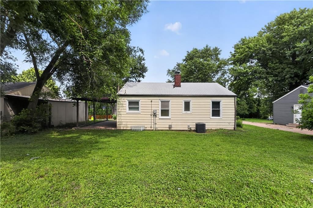 2218 S Overton Avenue — photo 4