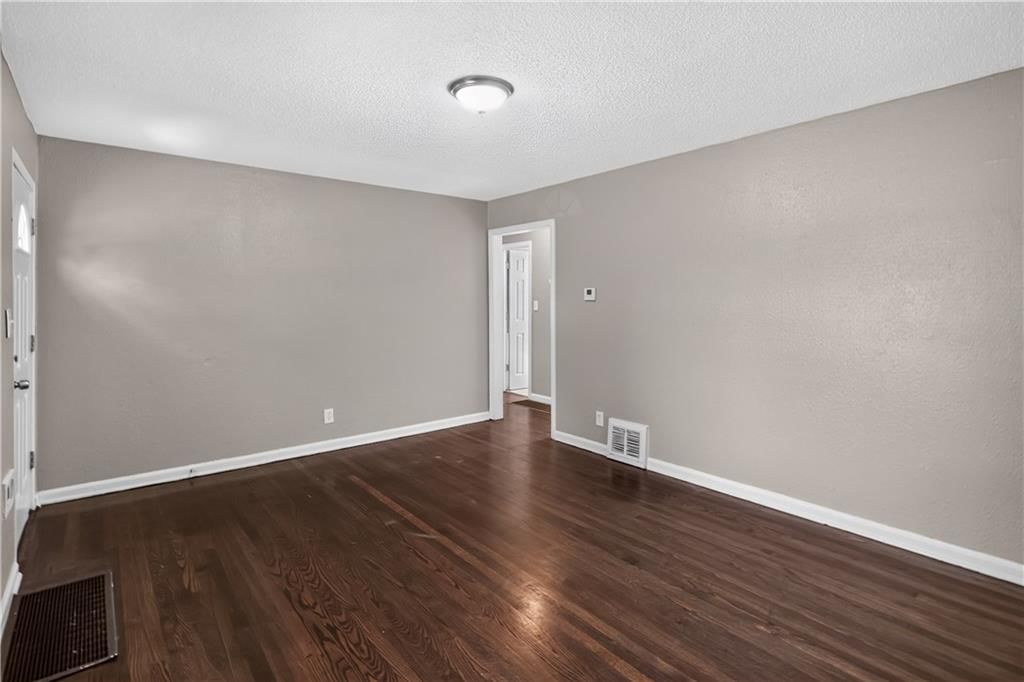 2218 S Overton Avenue — photo 9