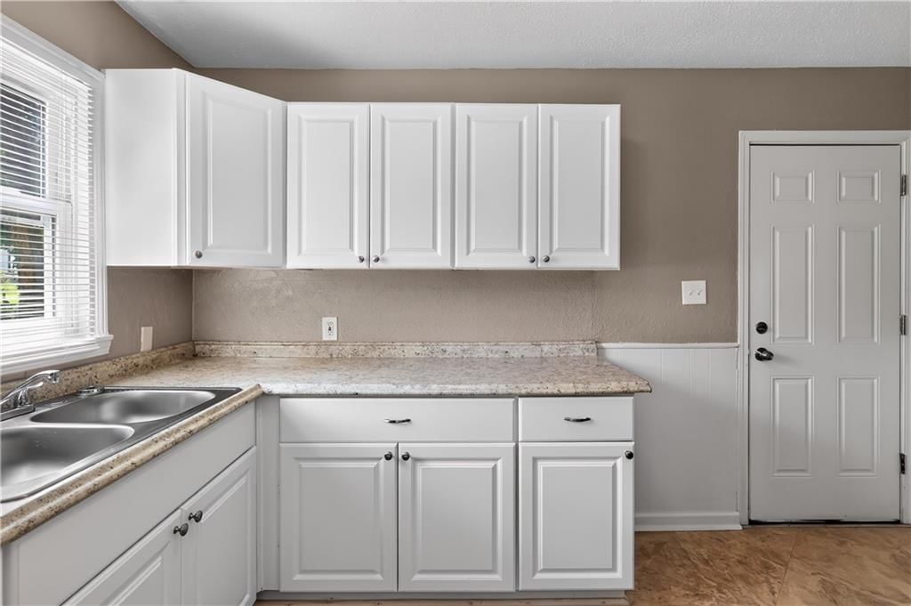2218 S Overton Avenue — photo 14