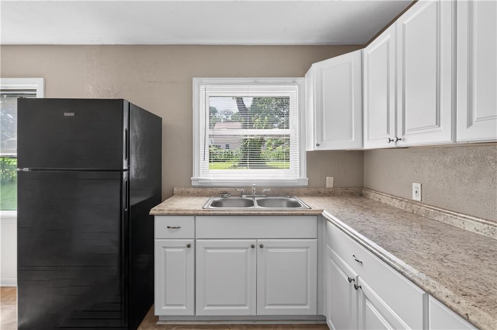 2218 S Overton Avenue — photo 17