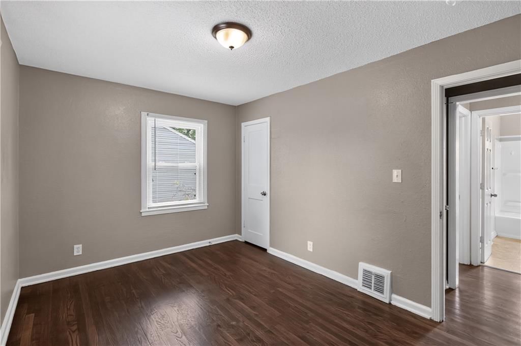 2218 S Overton Avenue — photo 19