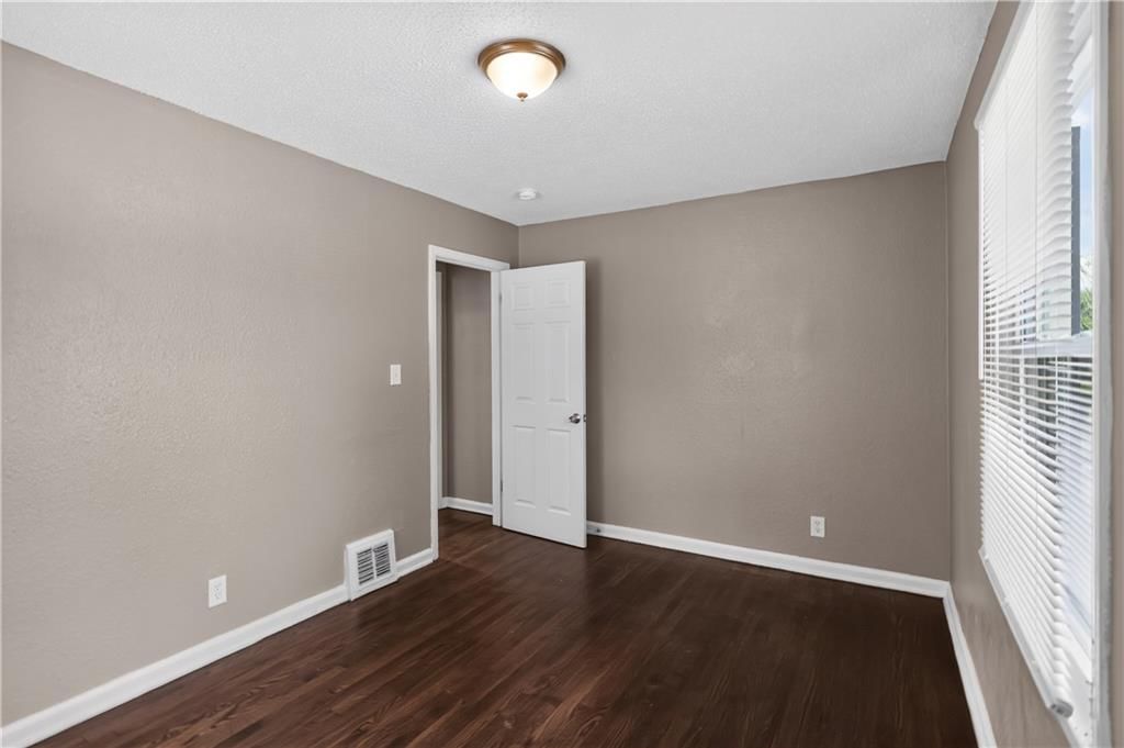 2218 S Overton Avenue — photo 20