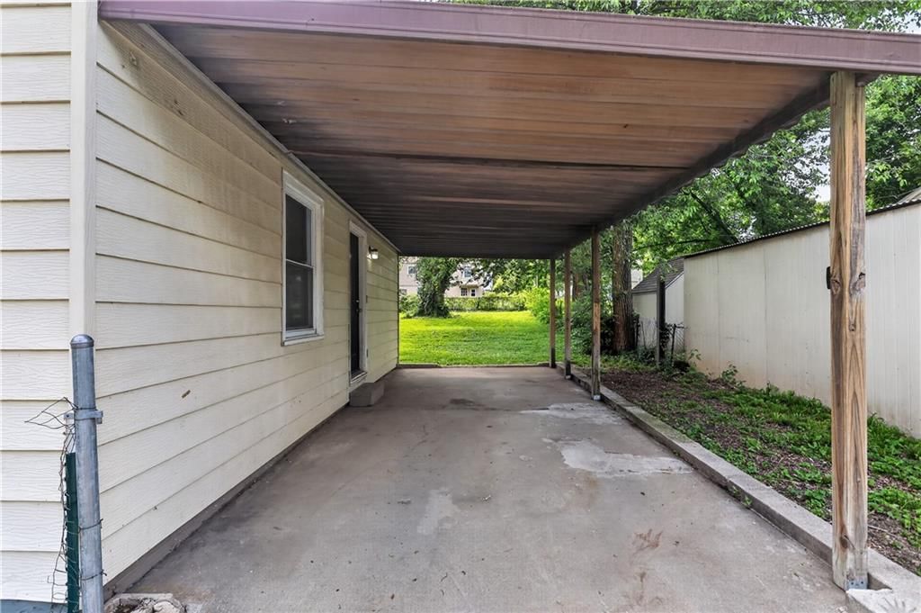 2218 S Overton Avenue — photo 27