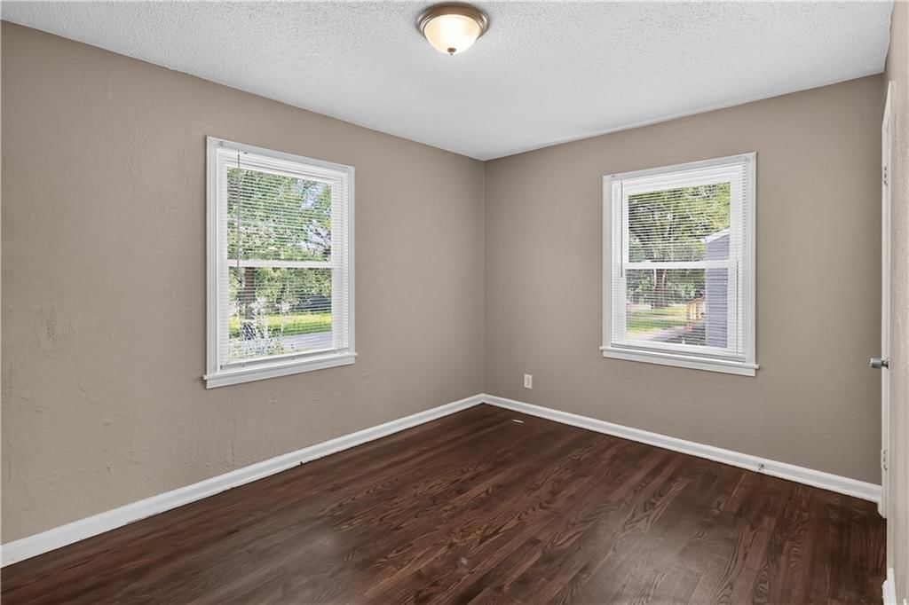 2218 S Overton Avenue — photo 28