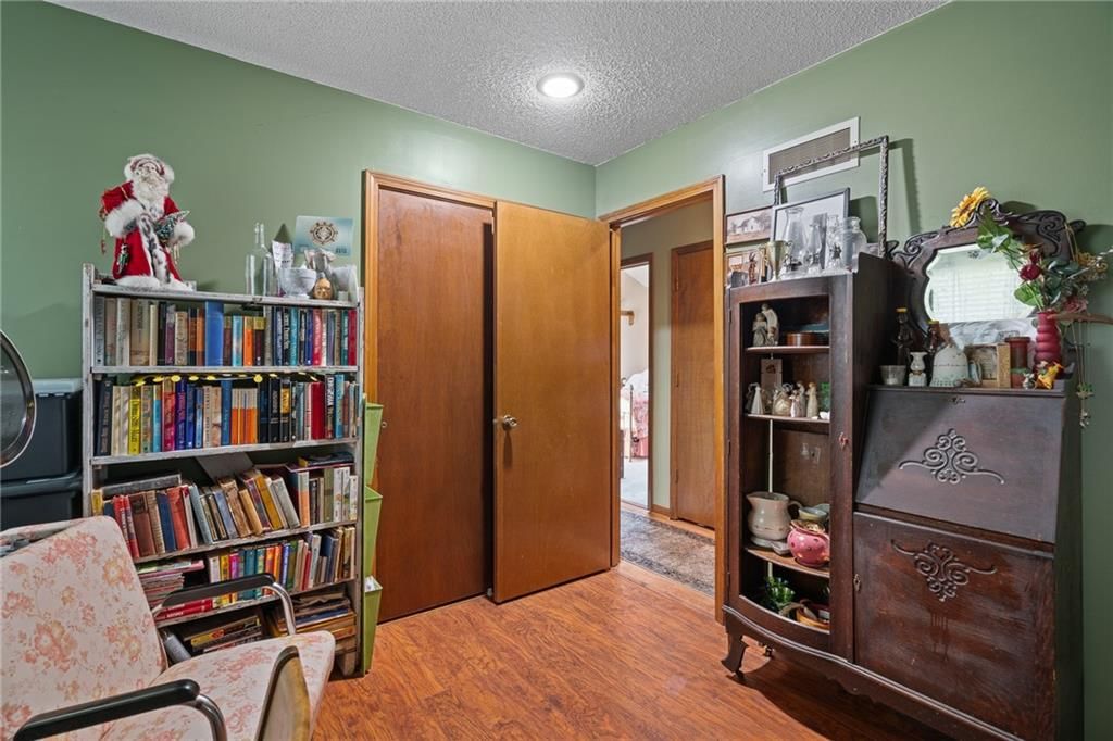5724 Miami Avenue — photo 18