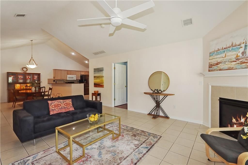 832 NE Devon Drive — photo 7