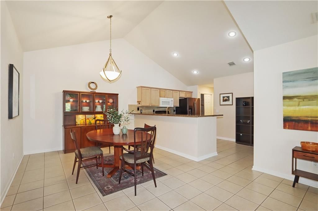 832 NE Devon Drive — photo 8