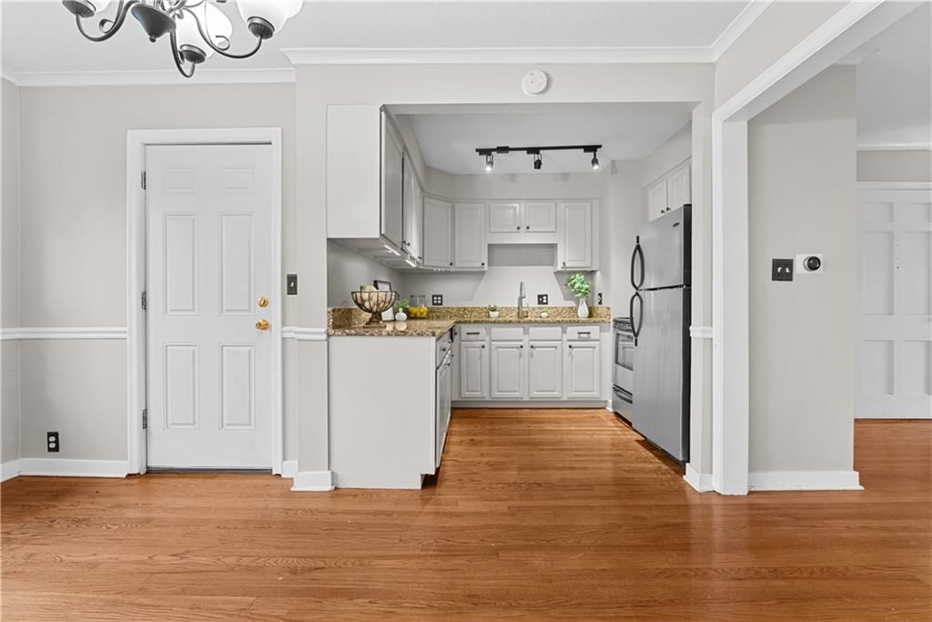 4942 Walnut Street — photo 8