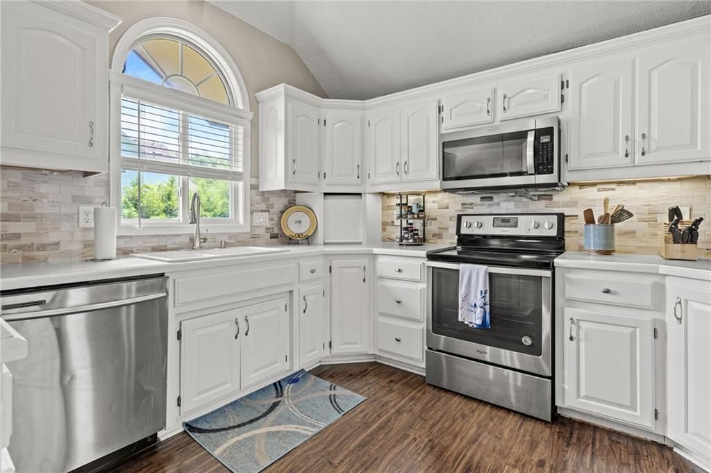 Photo 2 of 40 - 3911 NE 79th Street, Kansas City, MO 64119
