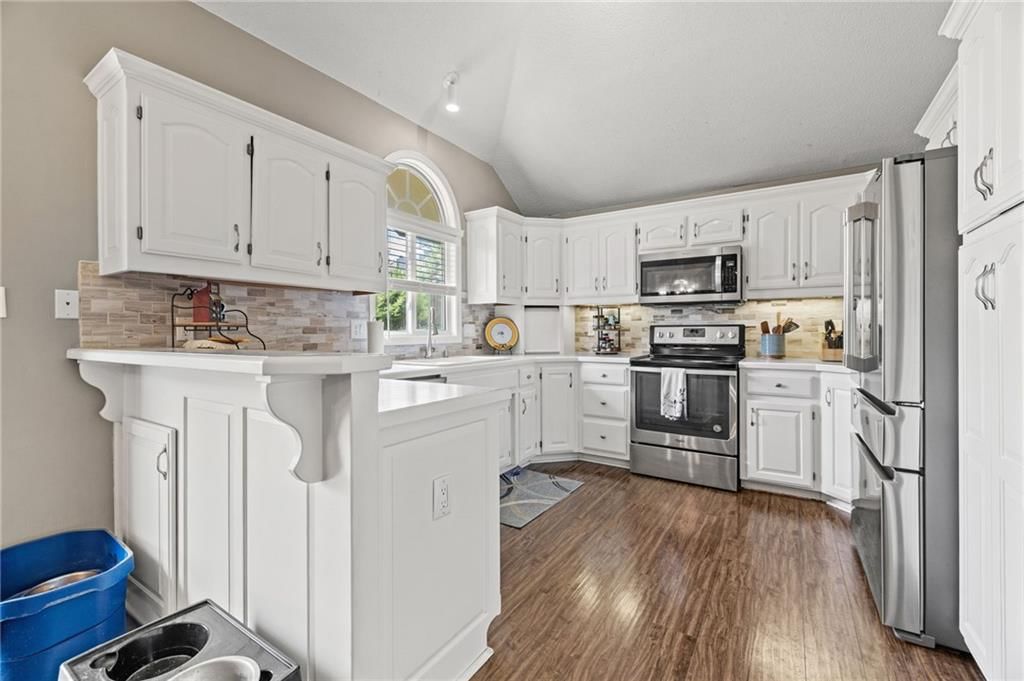 Photo 3 of 40 - 3911 NE 79th Street, Kansas City, MO 64119