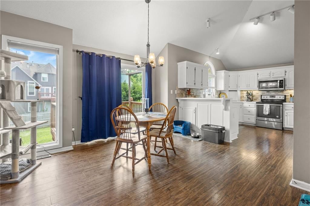 Photo 6 of 40 - 3911 NE 79th Street, Kansas City, MO 64119