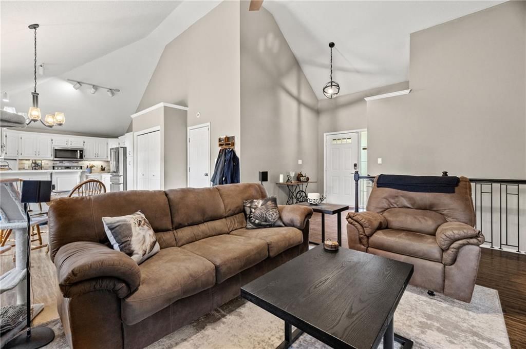Photo 11 of 40 - 3911 NE 79th Street, Kansas City, MO 64119