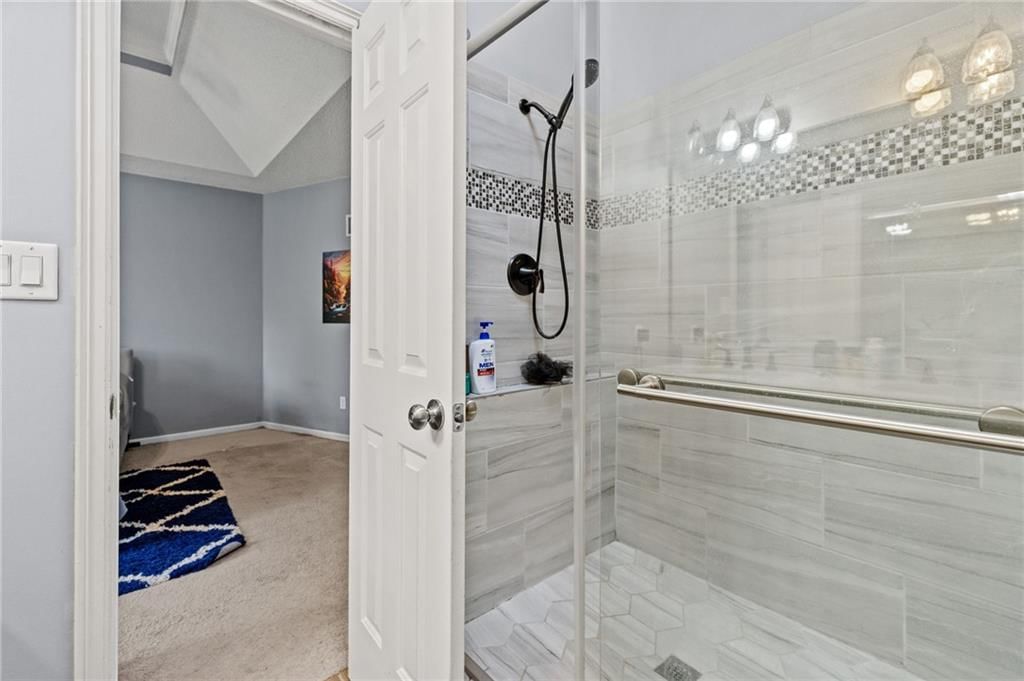 Photo 17 of 40 - 3911 NE 79th Street, Kansas City, MO 64119
