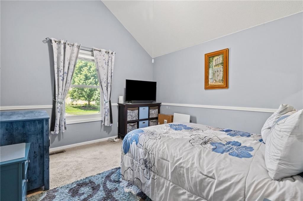 Photo 18 of 40 - 3911 NE 79th Street, Kansas City, MO 64119