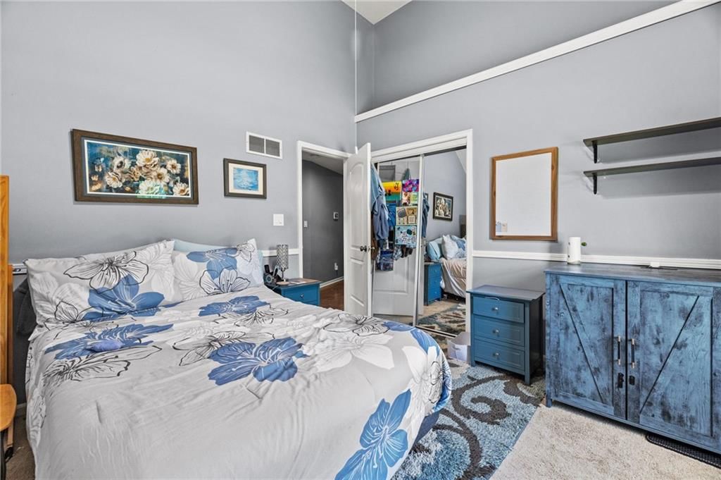 Photo 19 of 40 - 3911 NE 79th Street, Kansas City, MO 64119