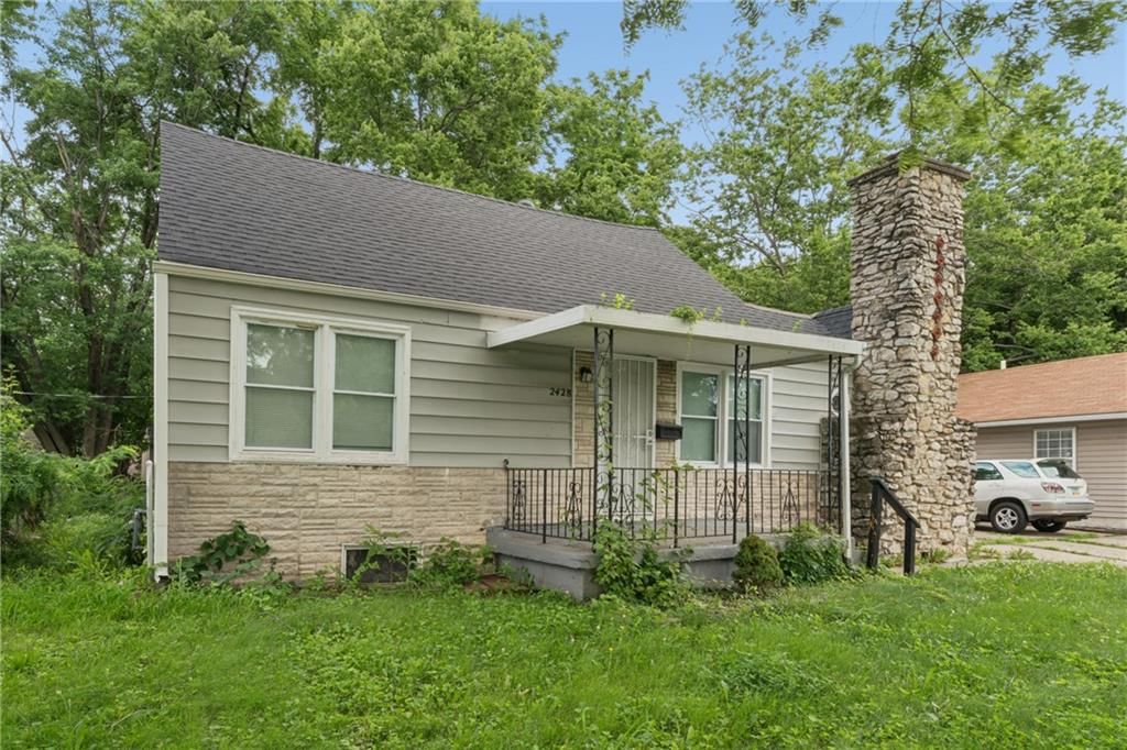 2428 Oakley Avenue — photo 2