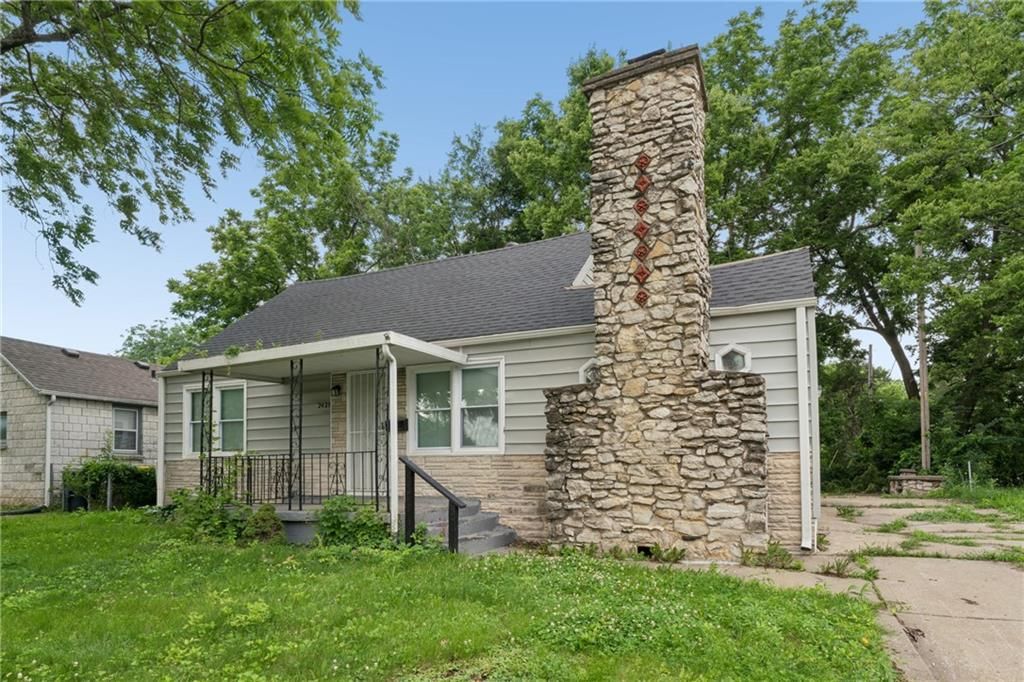 2428 Oakley Avenue — photo 3