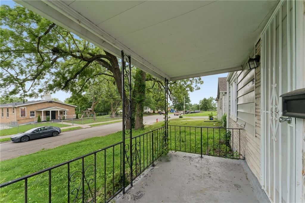 2428 Oakley Avenue — photo 6