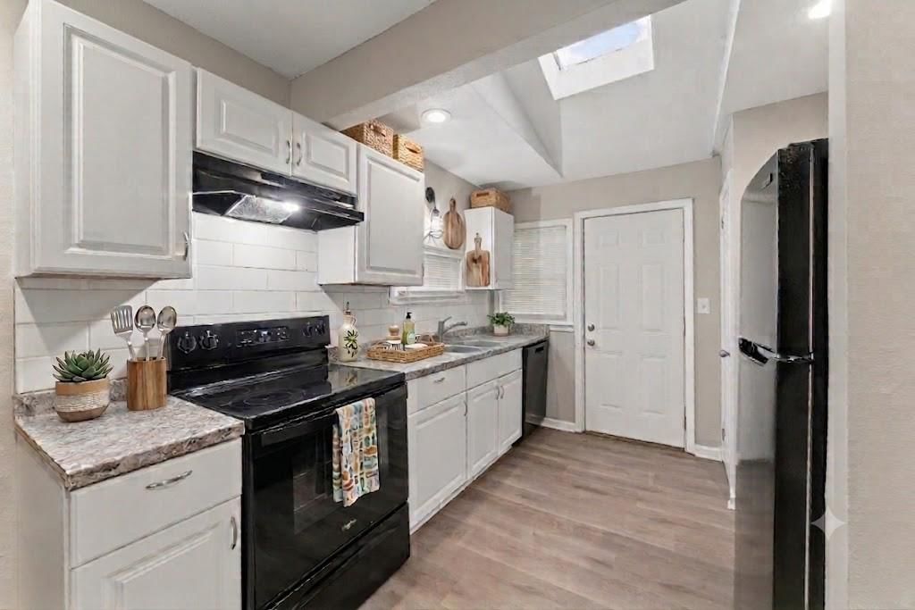 2428 Oakley Avenue — photo 13