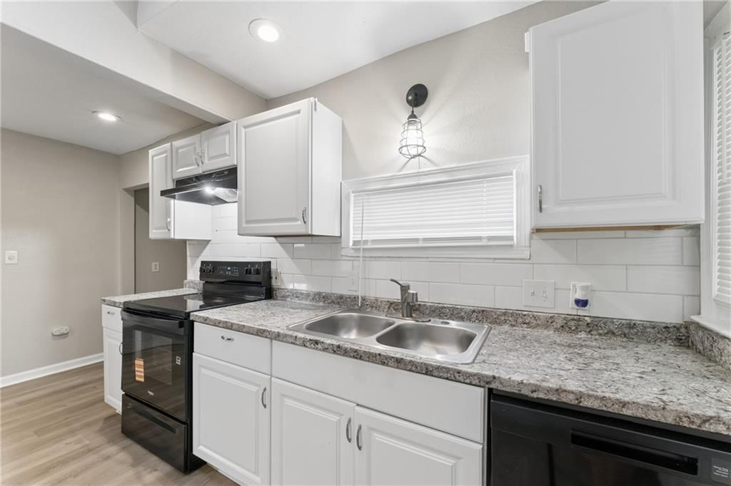 2428 Oakley Avenue — photo 15