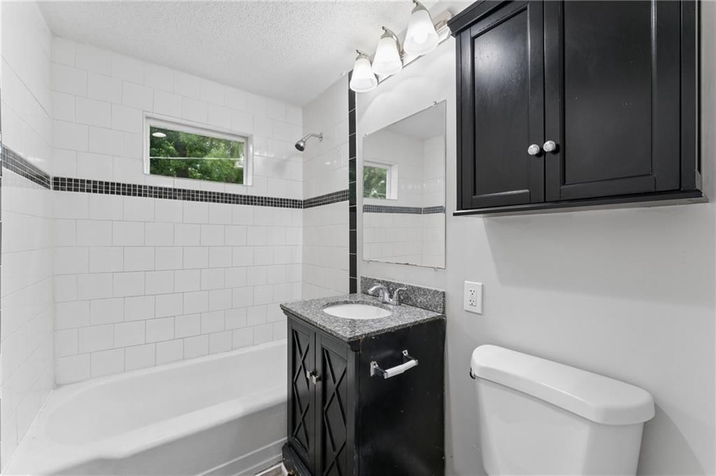 2428 Oakley Avenue — photo 30