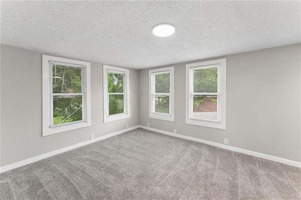 2428 Oakley Avenue — photo 40