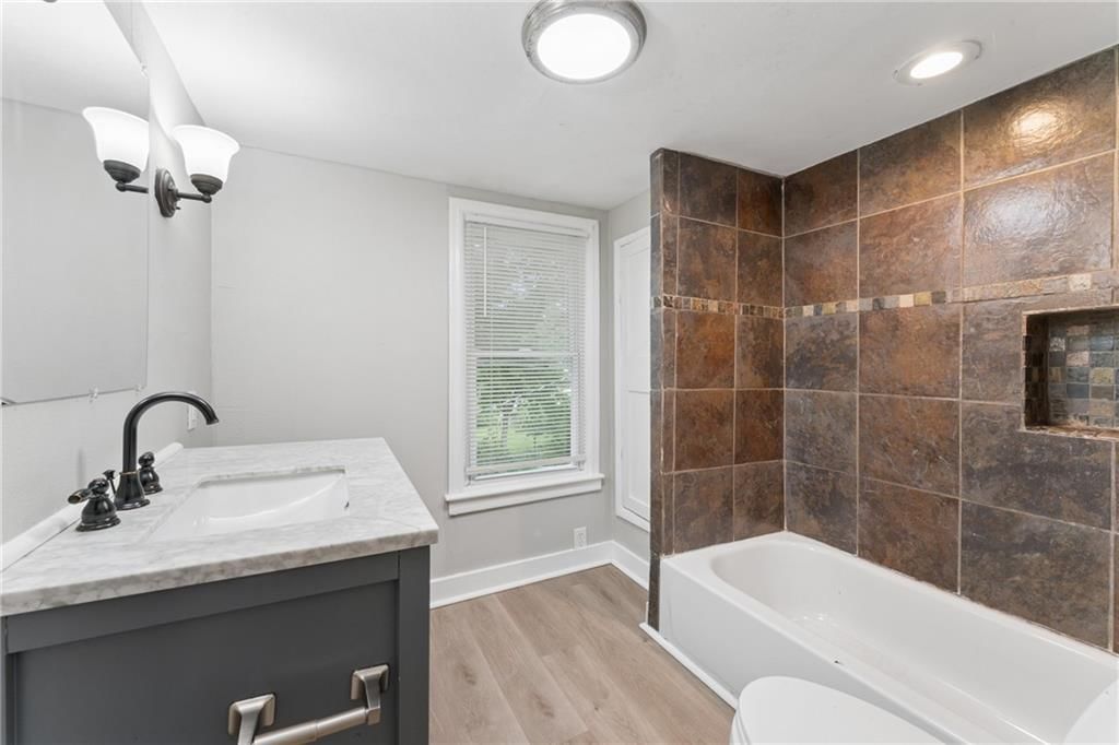 2428 Oakley Avenue — photo 42