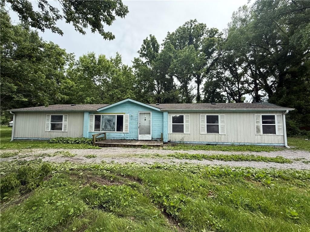 18505 E Truman Road — photo 1